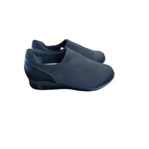 Women’s Walking Cradles Comfort Shoe. Size 8. NWOB!